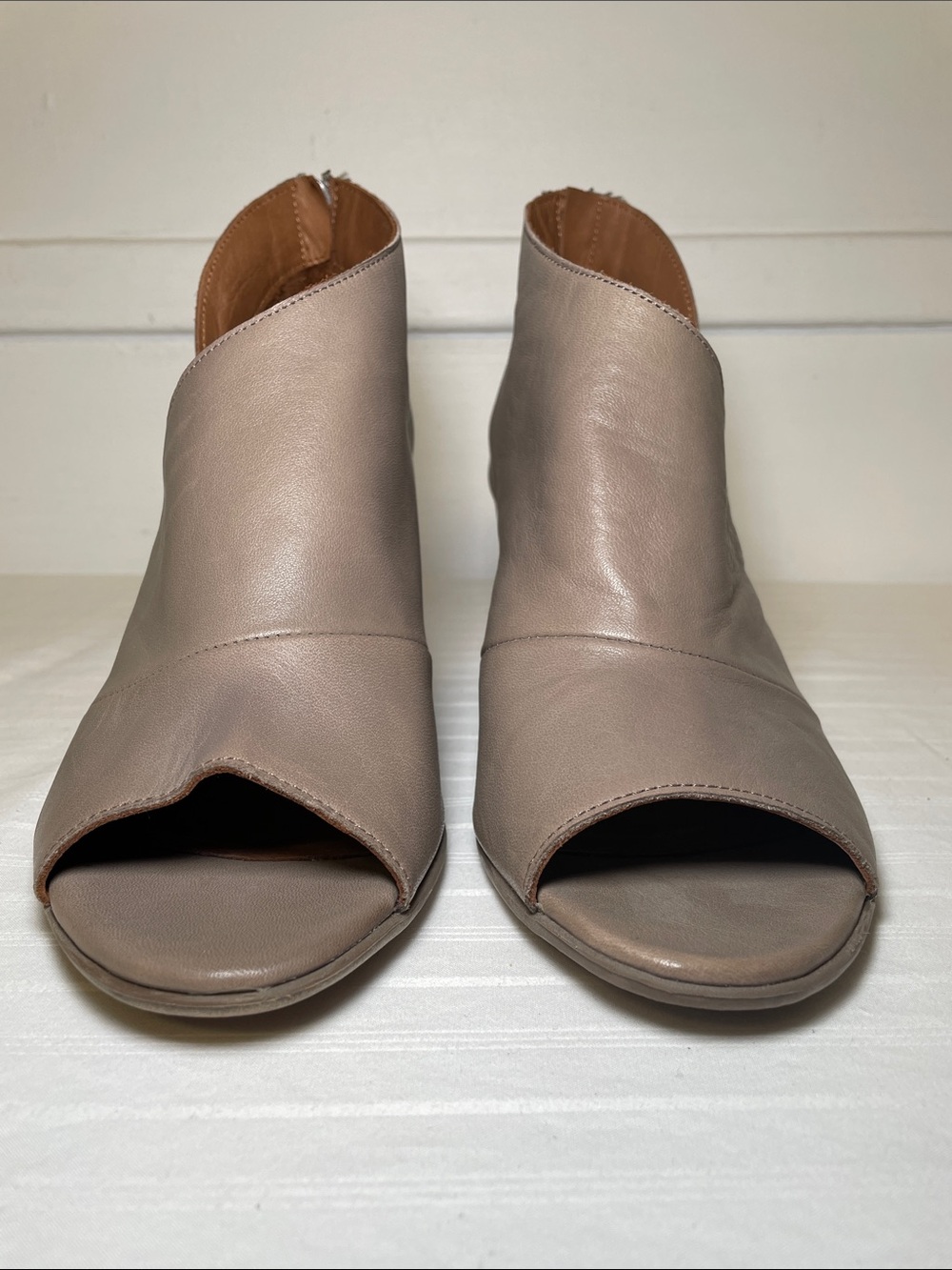 Bueno Usher Asymmetric stacked heel leather peep toe shoes women’s size 7.5-8 - Picture 8 of 16